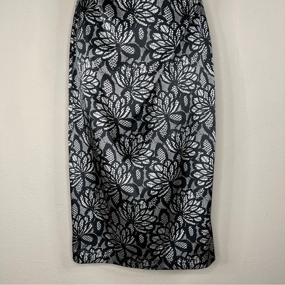 Size 8 Maggy London Black White Lace Print Satin Dress V Neck Event Party - Picture 6 of 12
